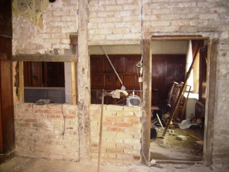 c�t� gauche avec vu sur le salon...