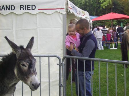 Tha�la est comme ses parents... L'amie des b�tes...